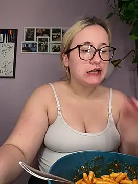 imawhorenslut19 online show from May 21, 2026, 5:42 pm