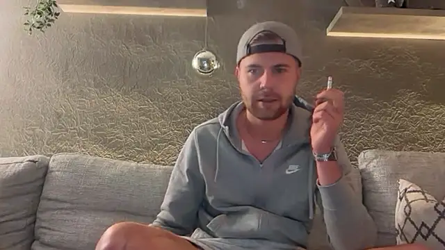 Snapshot of RioBlaze chatting on November 18, 2025, 4:44 pm RioBlaze online show from November 18, 2025, 4:44 pm