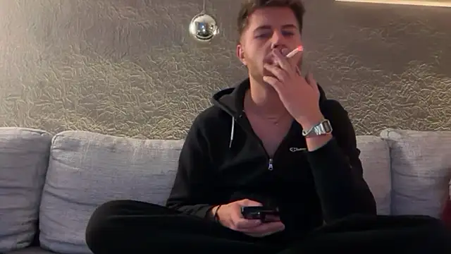 Snapshot of RioBlaze chatting on November 20, 2025, 5:45 pm RioBlaze online show from November 20, 2025, 5:45 pm