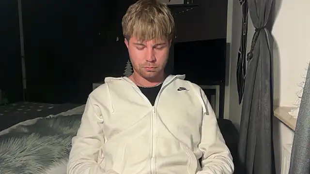 Snapshot of RioBlaze chatting on February 5, 2026, 5:28 pm RioBlaze online show from February 5, 2026, 5:28 pm