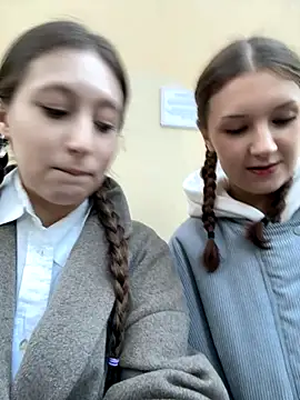 FroggyAnna online show from October 2, 2025, 2:24 pm