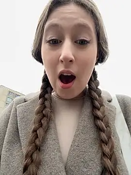 FroggyAnna online show from October 5, 2025, 2:15 pm