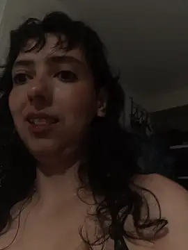 a Malgosia mako online show from October 26, 2025, 4:13 pm