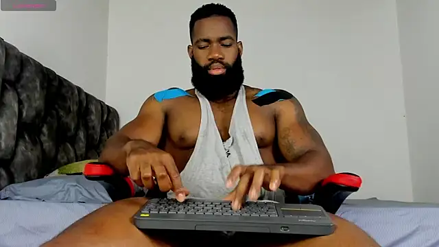 Snapshot of james_musclebbc chatting on June 5, 2026, 1:12 am james musclebbc online show from June 5, 2026, 1:12 am