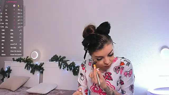 AuroraVice online show from December 17, 2025, 6:19 am