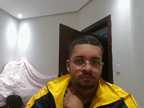 Snapshot of Mitt1993b chatting on October 21, 2025, 7:36 pm Mitt1993b online show from October 21, 2025, 7:36 pm