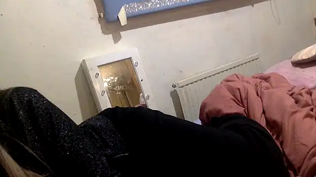 Bellababexox  online show from September 10, 2025, 2:33 am