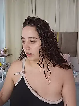 Snapshot of LoanaSantos chatting on July 18, 2026, 9:40 pm LoanaSantos online show from July 18, 2026, 9:40 pm