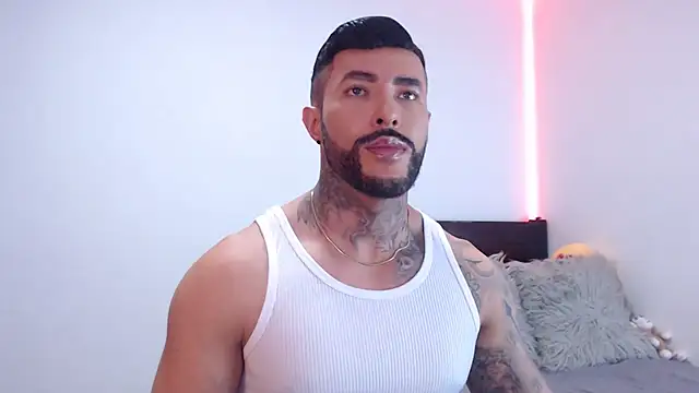 andrea de lucaa online show from November 5, 2025, 2:55 am