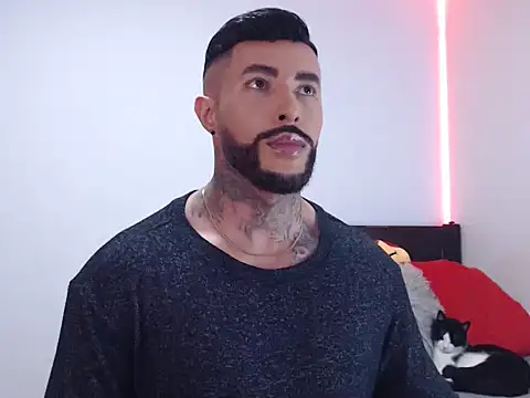 andrea de lucaa online show from November 18, 2025, 3:34 am