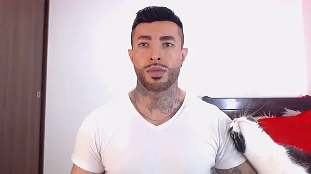 andrea de lucaa online show from March 4, 2026, 2:50 am