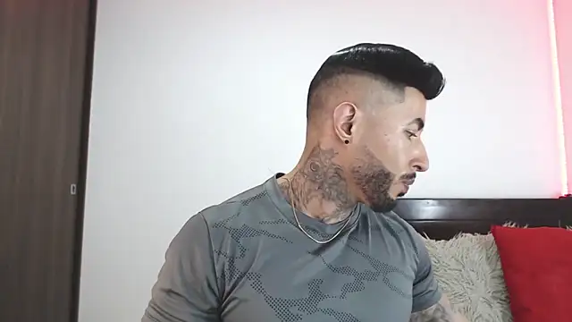 andrea de lucaa online show from March 17, 2026, 2:05 am