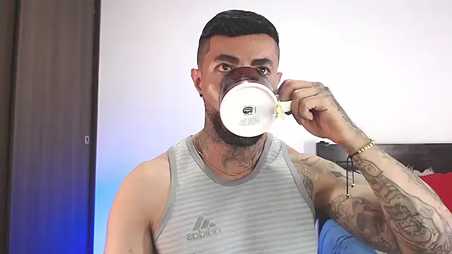 andrea de lucaa online show from April 8, 2026, 4:01 am