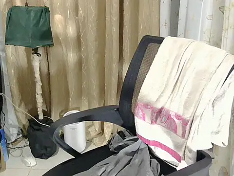 Pink Scarlet online show from November 21, 2025, 7:51 am