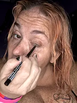 Courdles online show from November 12, 2025, 5:52 am