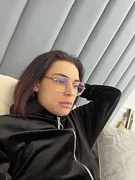 Snapshot of VioletAsh chatting on May 4, 2026, 4:52 am VioletAsh online show from May 4, 2026, 4:52 am