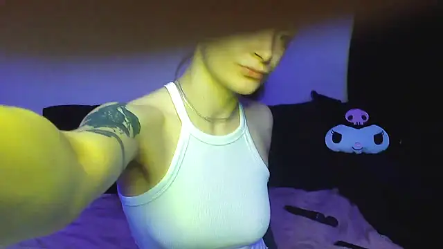   Leyla   online show from September 17, 2025, 7:04 pm