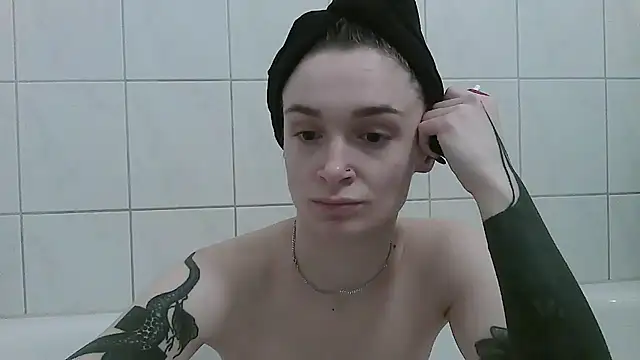   Leyla   online show from November 14, 2025, 7:29 am