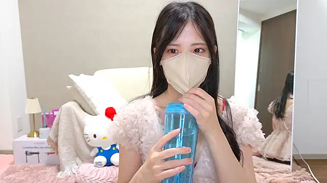 riri  nyan o0 online show from June 5, 2026, 5:14 am