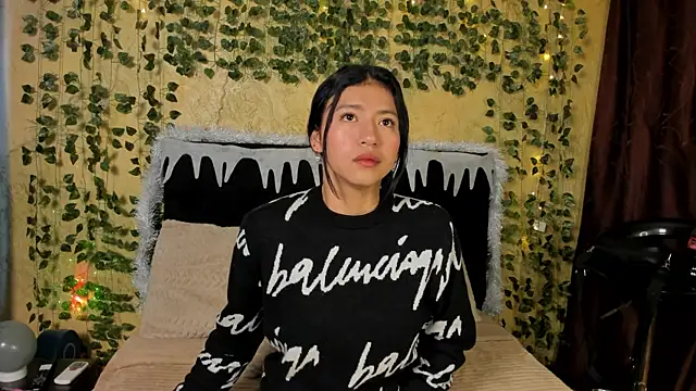 Tiffany Nm online show from December 22, 2025, 2:25 pm