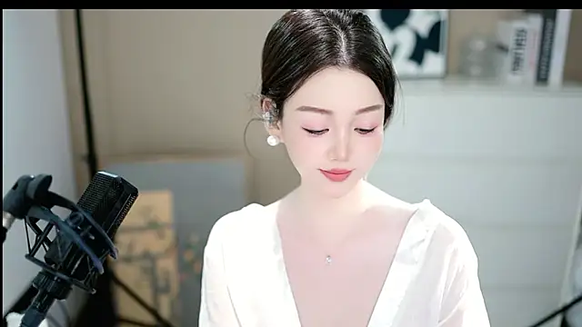 abbyli12 online show from December 18, 2025, 4:13 pm