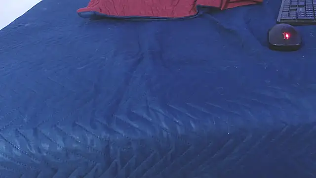 onixandghosty1 online show from April 16, 2026, 9:39 pm