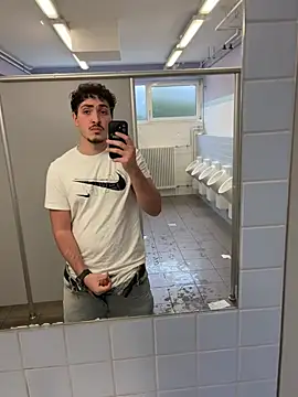 Snapshot of amo660 chatting on February 12, 2026, 1:28 pm amo660 online show from February 12, 2026, 1:28 pm