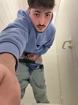 Snapshot of amo660 chatting on March 26, 2026, 12:33 pm amo660 online show from March 26, 2026, 12:33 pm