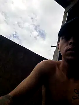 Snapshot of Santi2323xxX chatting on February 2, 2026, 4:38 pm Santi2323xxX online show from February 2, 2026, 4:38 pm