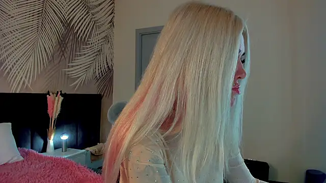Snapshot of Kira_Key chatting on September 24, 2025, 1:31 am Kira Key online show from September 24, 2025, 1:31 am