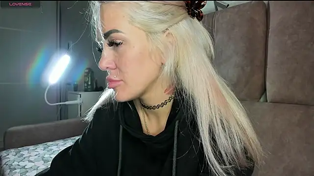 Snapshot of Kira_Key chatting on May 26, 2026, 9:11 pm Kira Key online show from May 26, 2026, 9:11 pm