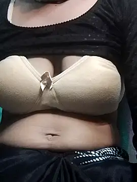 Snapshot of Hut_rotu_cute chatting on October 7, 2025, 8:33 am Hut rotu cute online show from October 7, 2025, 8:33 am