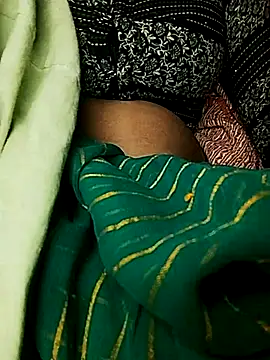 Snapshot of Hut_rotu_cute chatting on May 29, 2026, 5:22 pm Hut rotu cute online show from May 29, 2026, 5:22 pm