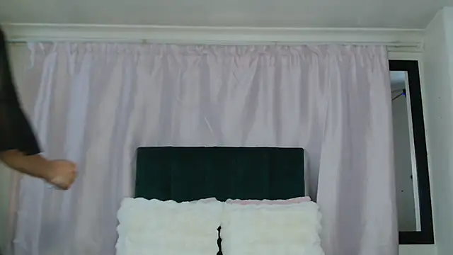 Snapshot of -cleowilliams- chatting on September 12, 2025, 2:50 pm -cleowilliams- online show from September 12, 2025, 2:50 pm