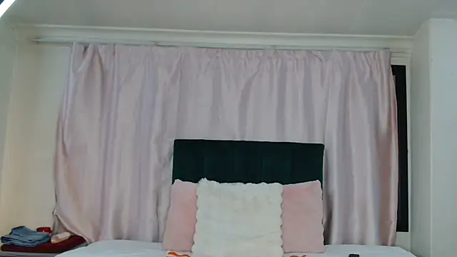 Snapshot of -cleowilliams- chatting on October 11, 2025, 11:58 pm -cleowilliams- online show from October 11, 2025, 11:58 pm