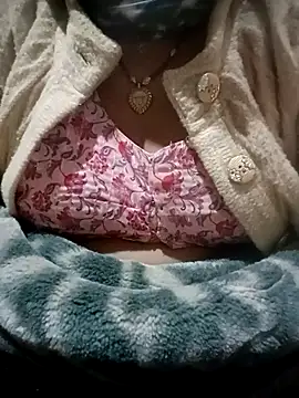 Snapshot of CUTGIRL76 chatting on December 19, 2025, 9:44 pm CUTGIRL76 online show from December 19, 2025, 9:44 pm