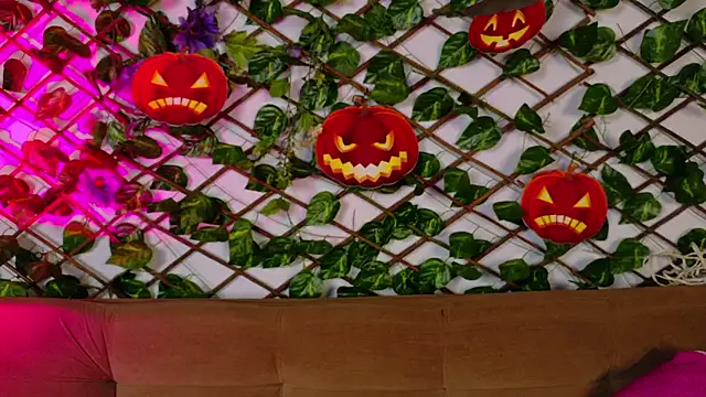 kloe bella online show from October 14, 2025, 1:23 pm