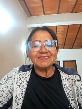 Snapshot of Vickysweeeettt chatting on April 16, 2026, 10:01 pm Vickysweeeettt online show from April 16, 2026, 10:01 pm