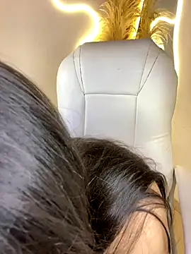 Zoe Serrat online show from November 25, 2025, 12:49 pm