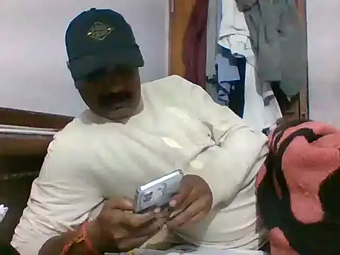 vardh033 online show from November 4, 2025, 8:13 am