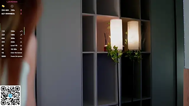 Quinavelle online show from December 2, 2025, 6:30 am