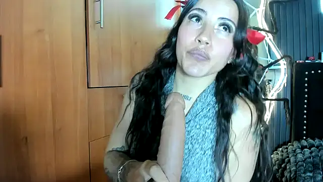 scarletr red online show from November 1, 2025, 11:18 pm