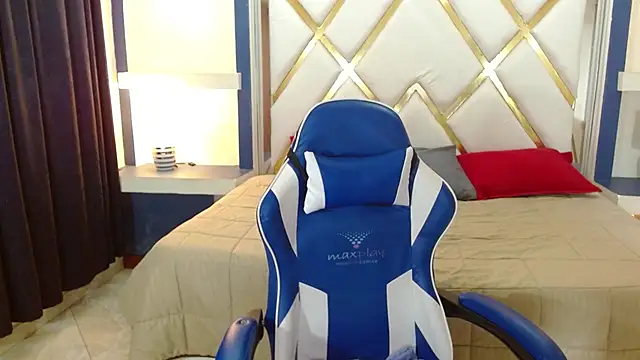 Snapshot of veronica_em1 chatting on February 27, 2026, 1:33 pm veronica em1 online show from February 27, 2026, 1:33 pm