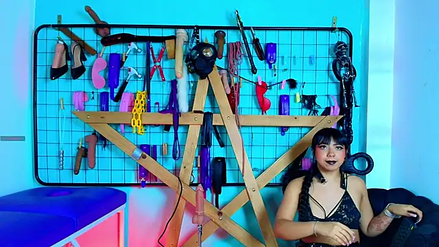 Mrmia bdsm extreme online show from December 3, 2025, 1:20 pm