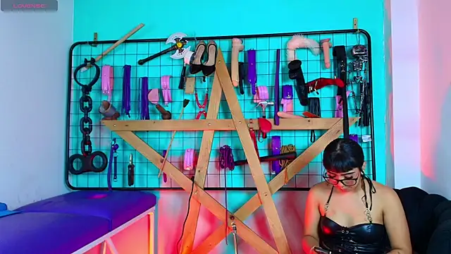 Mrmia bdsm extreme online show from December 17, 2025, 12:55 pm