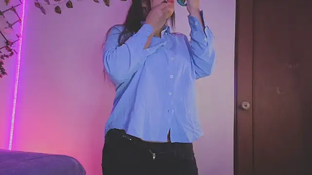 MiaCollinssx online show from November 5, 2025, 2:50 pm