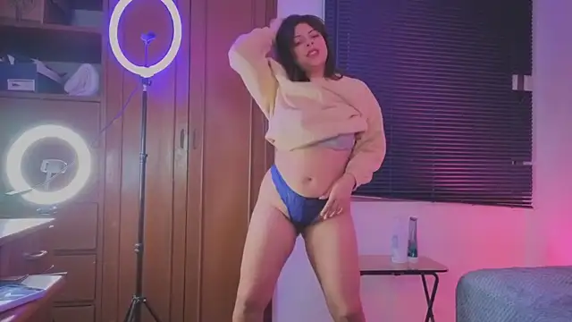 MiaCollinssx online show from November 14, 2025, 1:54 pm