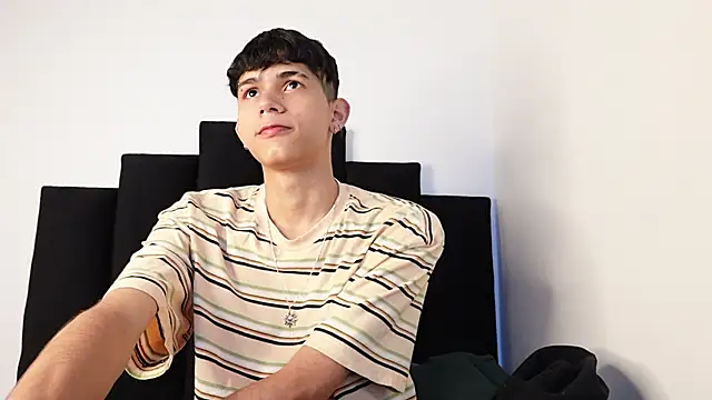 Snapshot of alexmark_ chatting on October 3, 2025, 2:14 pm alexmark online show from October 3, 2025, 2:14 pm