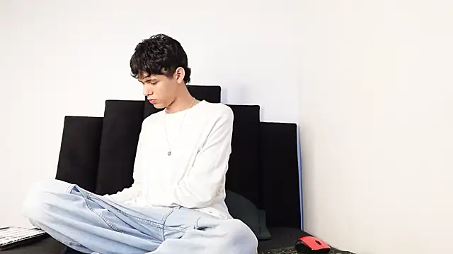 Snapshot of alexmark_ chatting on October 21, 2025, 1:45 pm alexmark online show from October 21, 2025, 1:45 pm