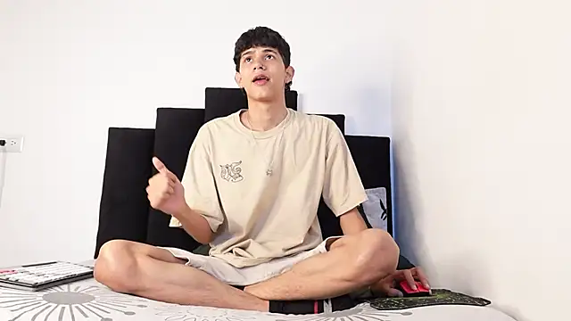 Snapshot of alexmark_ chatting on October 24, 2025, 1:40 pm alexmark online show from October 24, 2025, 1:40 pm